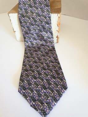 Vintage Geoffrey Beene Mens Silk Necktie Purple Gray Geometric Pattern USA Made